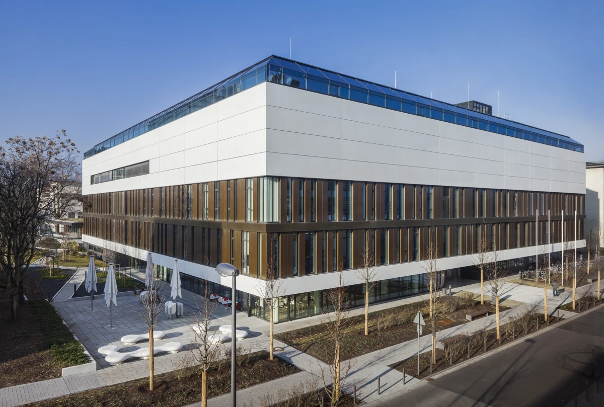 High-precision indoor climate for advanced life-science research